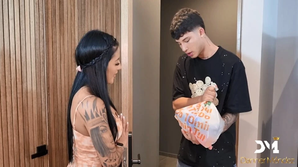 I fuck the delivery guy behind my mother’s back – Danner Mendez and Mariana Martix